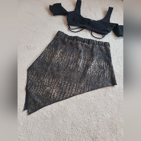 Black Crop Top and Asymmetrical Skirt Set - Picture 7 of 8